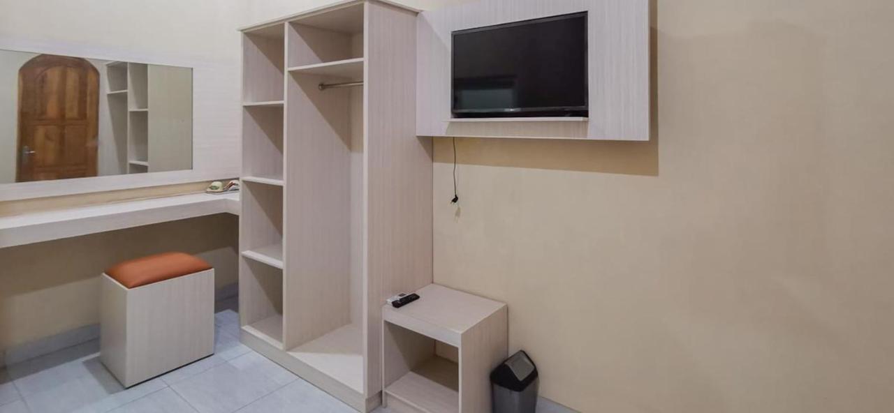Hotel Reddoorz Near Pantai Pancer Door Pacitan Zewnętrze zdjęcie