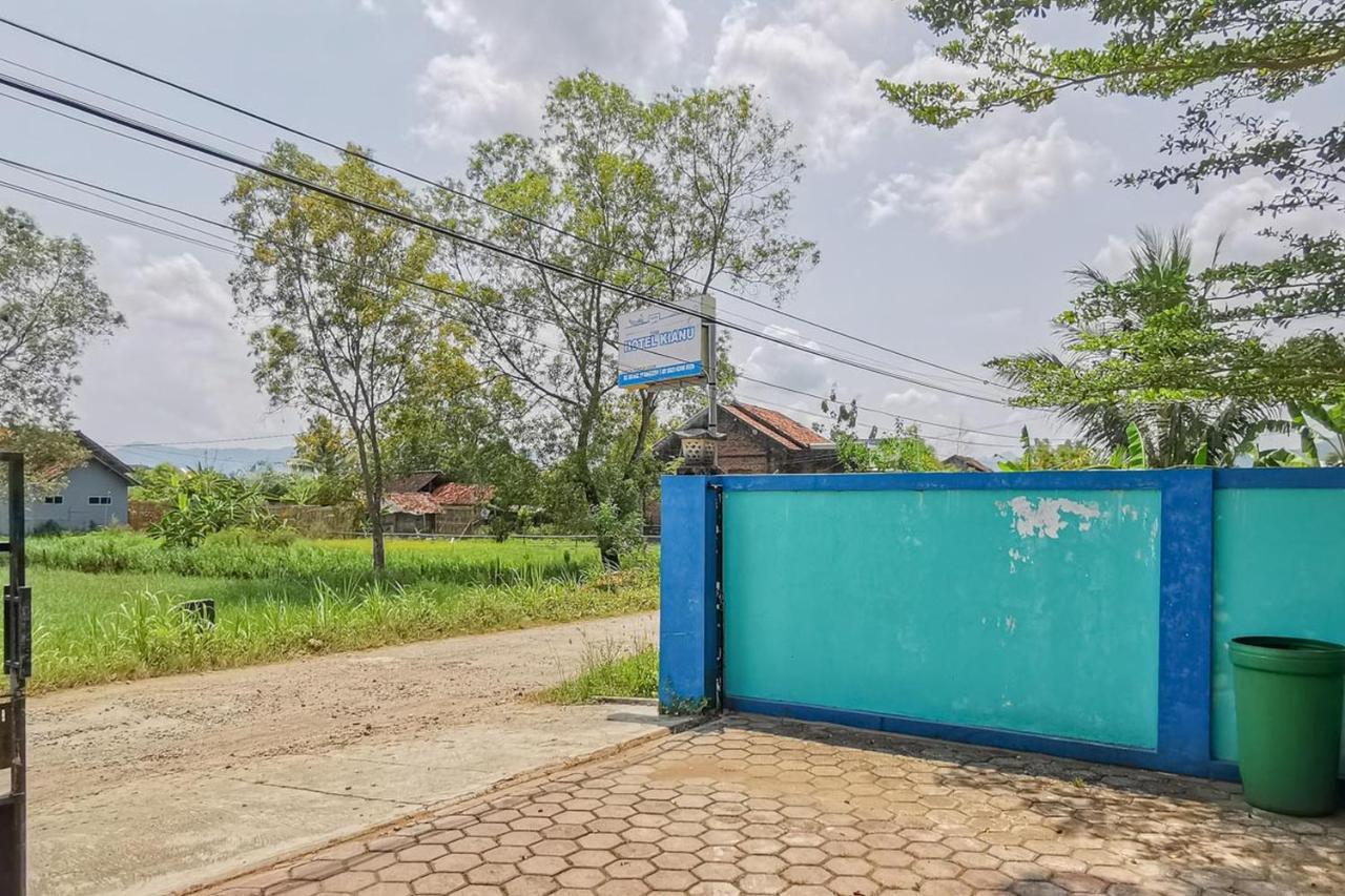 Hotel Reddoorz Near Pantai Pancer Door Pacitan Zewnętrze zdjęcie