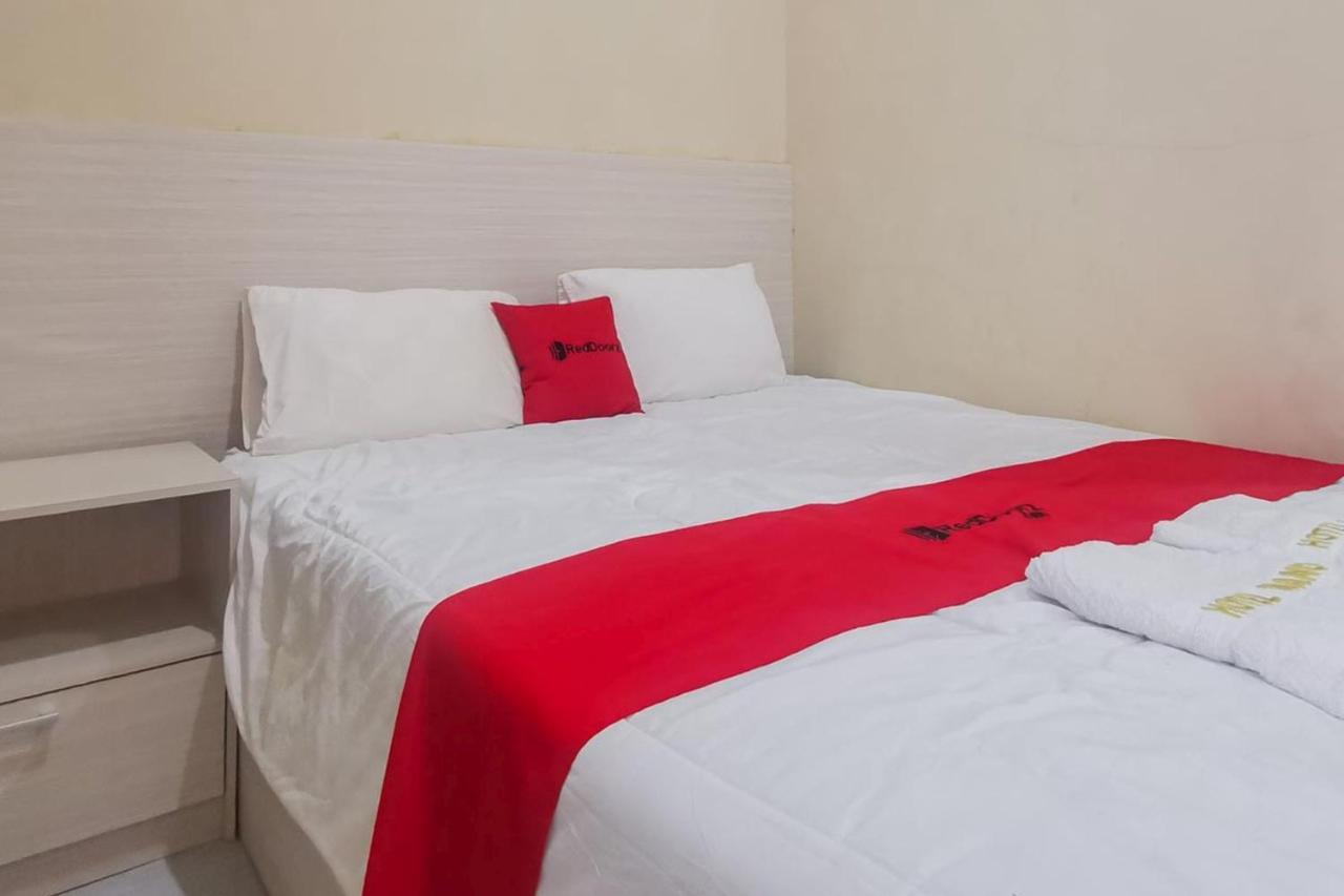 Hotel Reddoorz Near Pantai Pancer Door Pacitan Zewnętrze zdjęcie