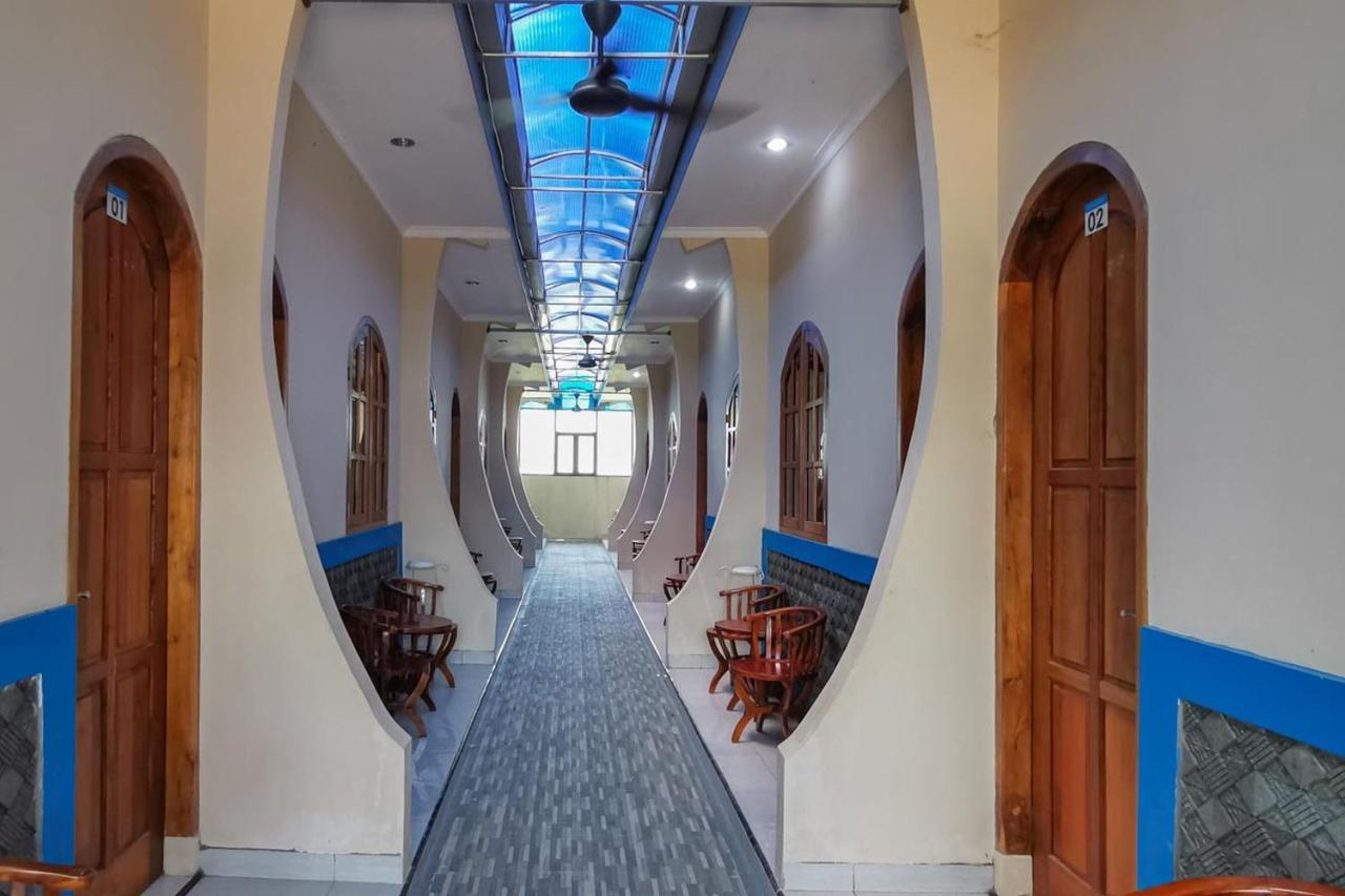 Hotel Reddoorz Near Pantai Pancer Door Pacitan Zewnętrze zdjęcie