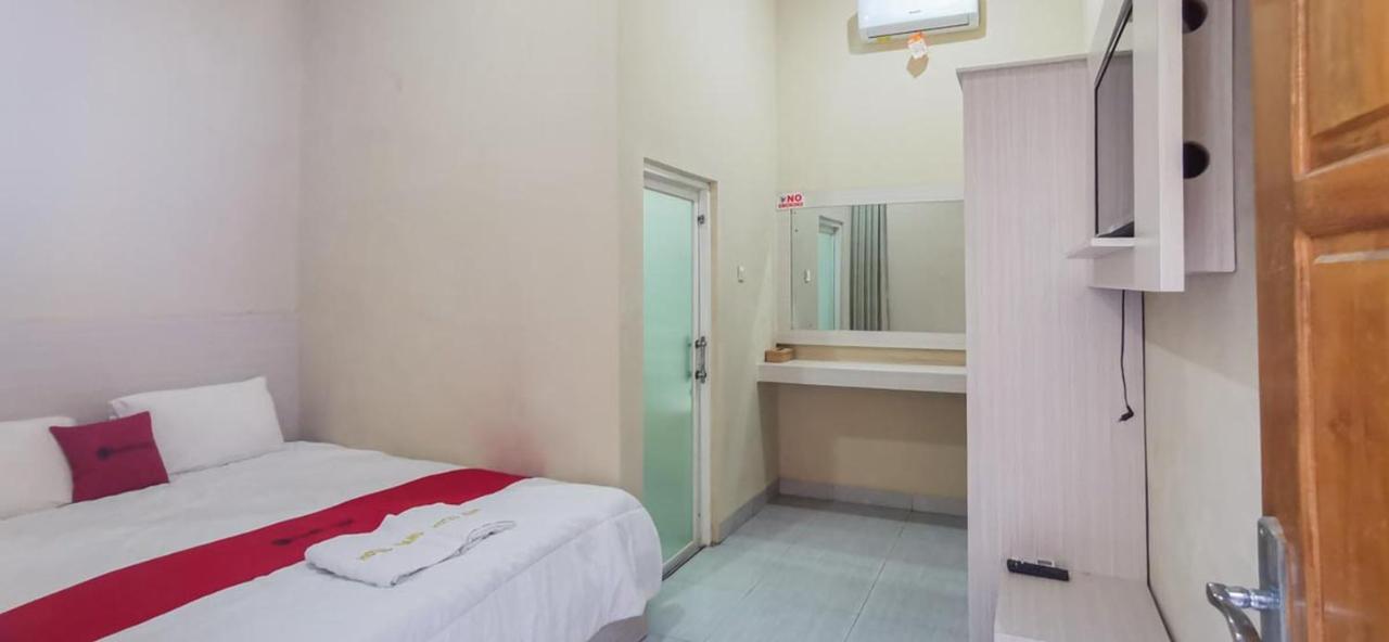 Hotel Reddoorz Near Pantai Pancer Door Pacitan Zewnętrze zdjęcie