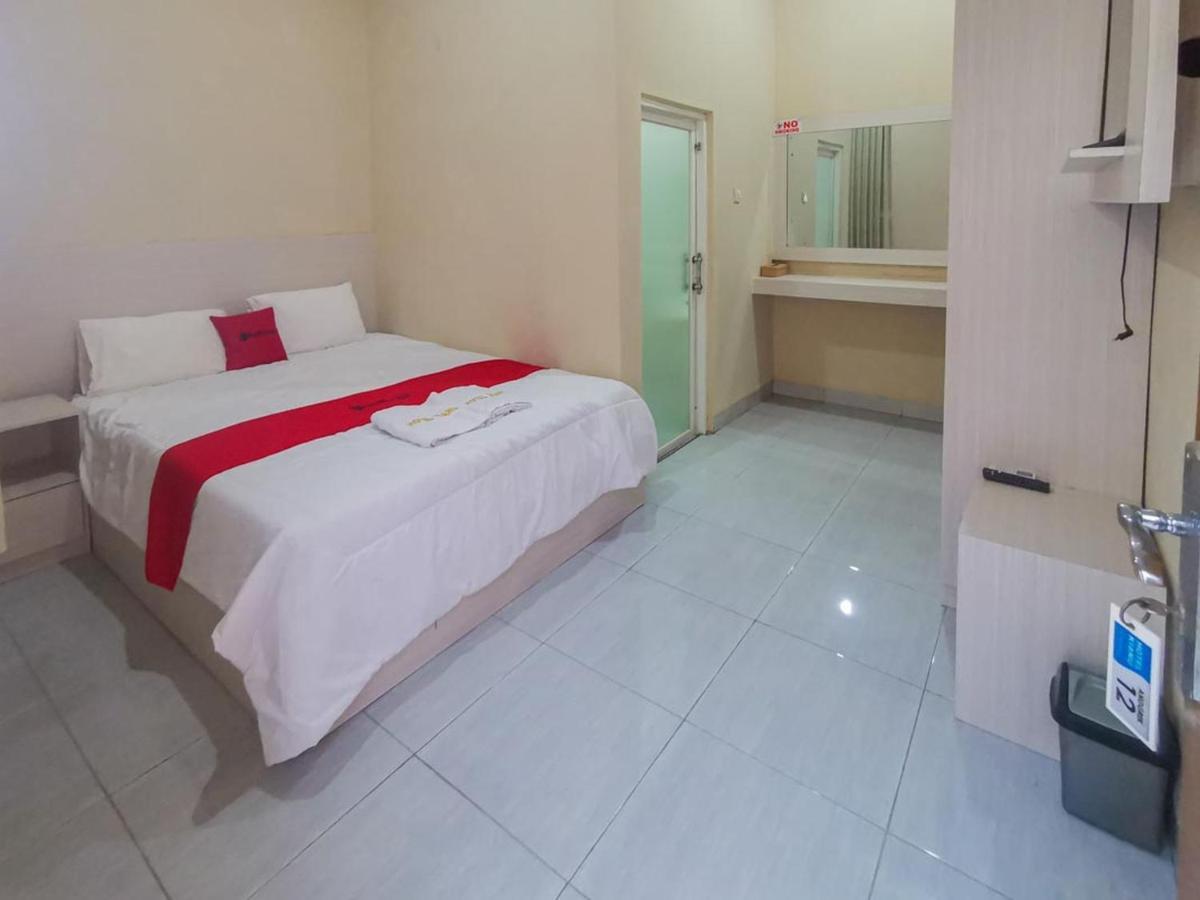Hotel Reddoorz Near Pantai Pancer Door Pacitan Zewnętrze zdjęcie