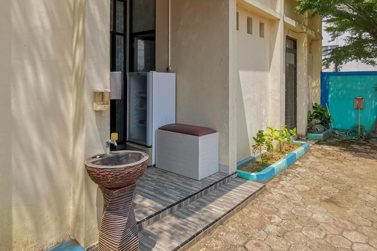 Hotel Reddoorz Near Pantai Pancer Door Pacitan Zewnętrze zdjęcie